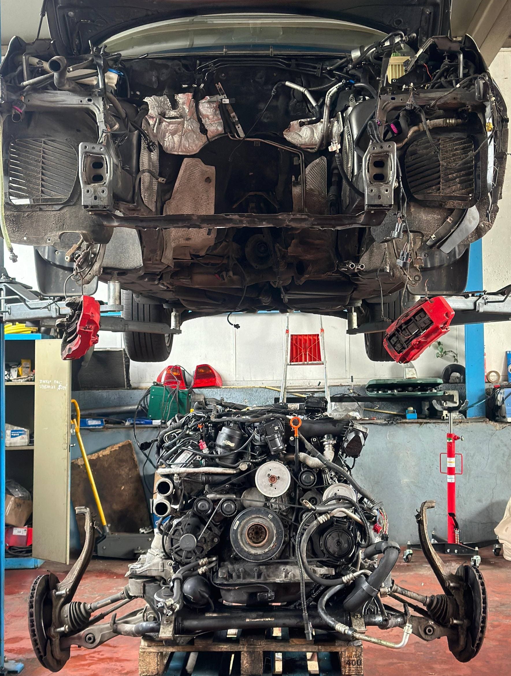 Professionele werkplaats van Layan Garage BV in Beveren-Waas